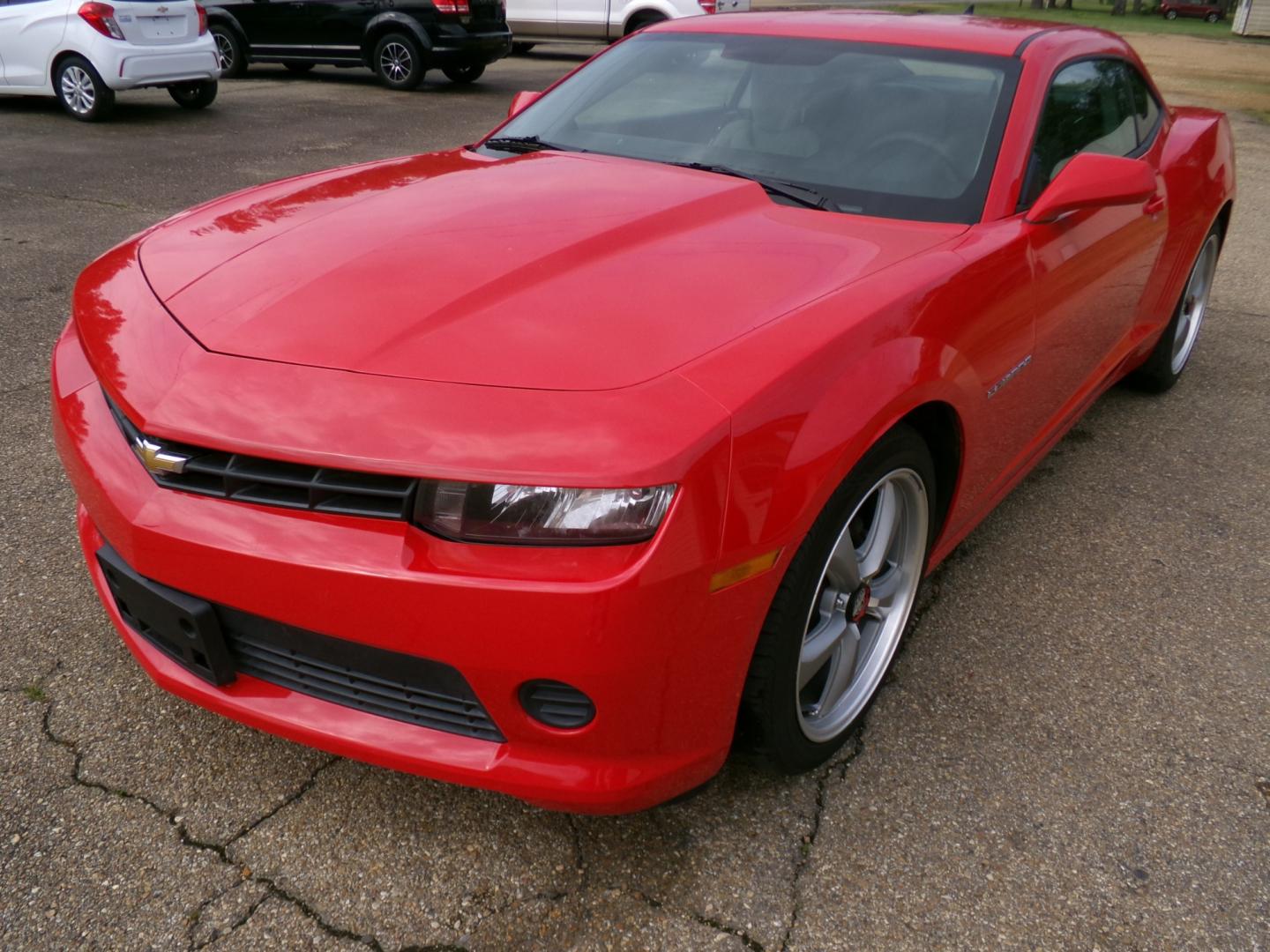 2015 Red /Black Chevrolet Camaro 2LS Coupe (2G1FB1E36F9) with an 3.6L V6 DOHC 24V FFV engine, 6-Speed Automatic transmission, located at 401 First NE, Bearden, AR, 71720, (870) 687-3414, 33.726528, -92.611519 - Photo#0